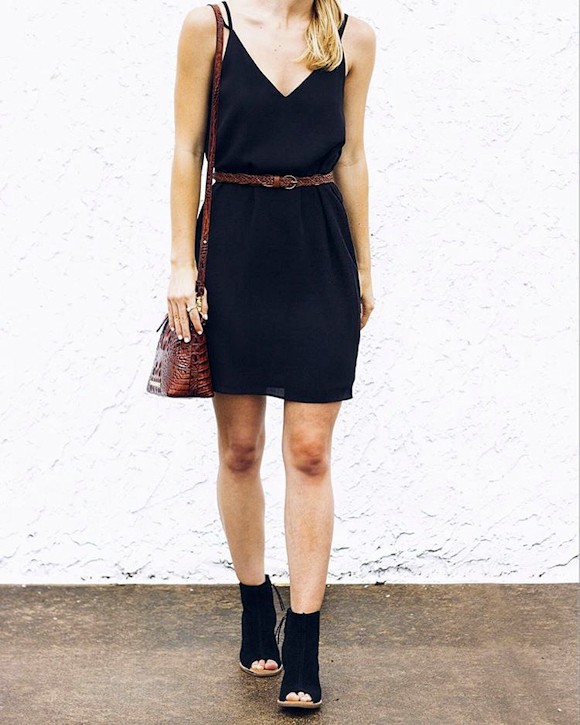 robe noire et bottines