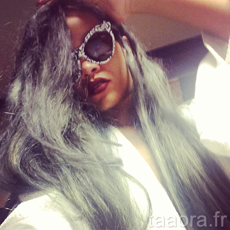 Rihanna cheveux gris