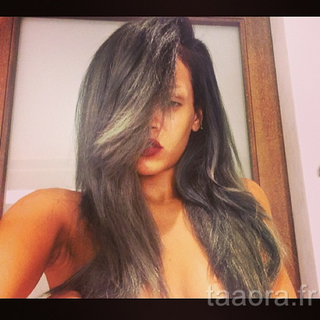 Rihanna ose les cheveux gris !
