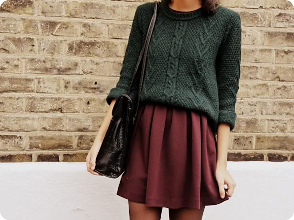Look blogueuse mode avec une jupe bordeaux