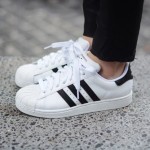 super star femme blanche et or