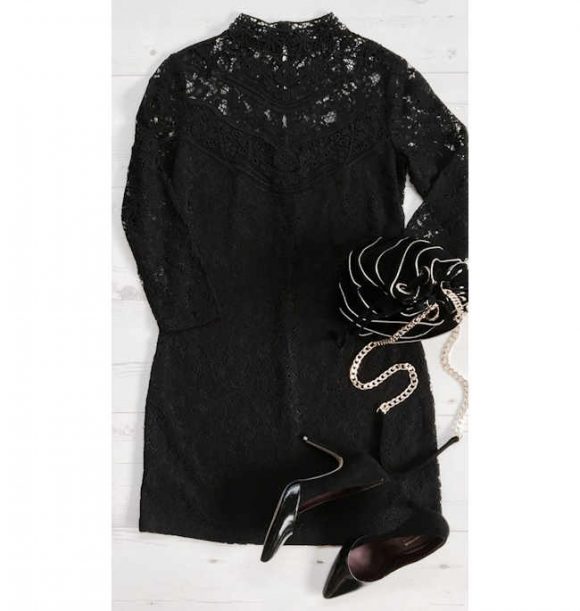 Id?�e look de f??tes 2016 : robe en dentelle + sac seau velours noir avec liser?�s dor?�s 