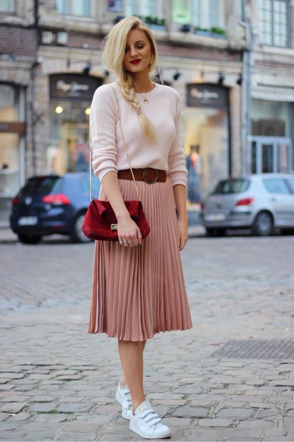 Avec quoi porter une jupe plissée rose ? 7 idées de tenues - Taaora - Blog  Mode, Tendances, Looks