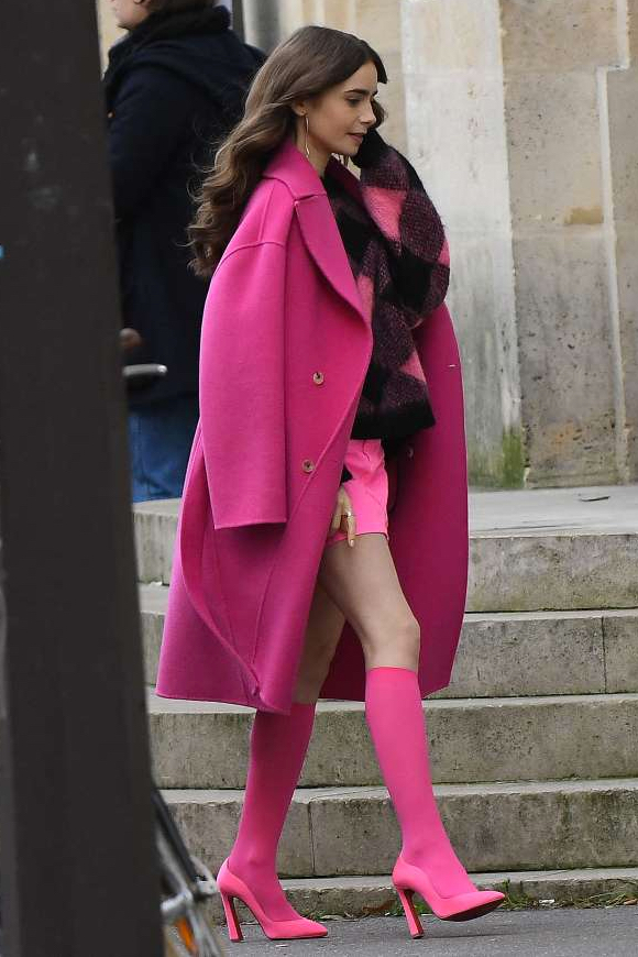 Lily Collins manteau rose Emily in Paris : où trouver