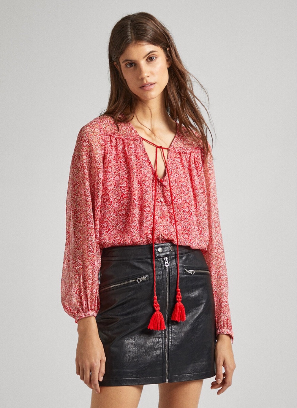 Mettre blouse bohème avec une jupe