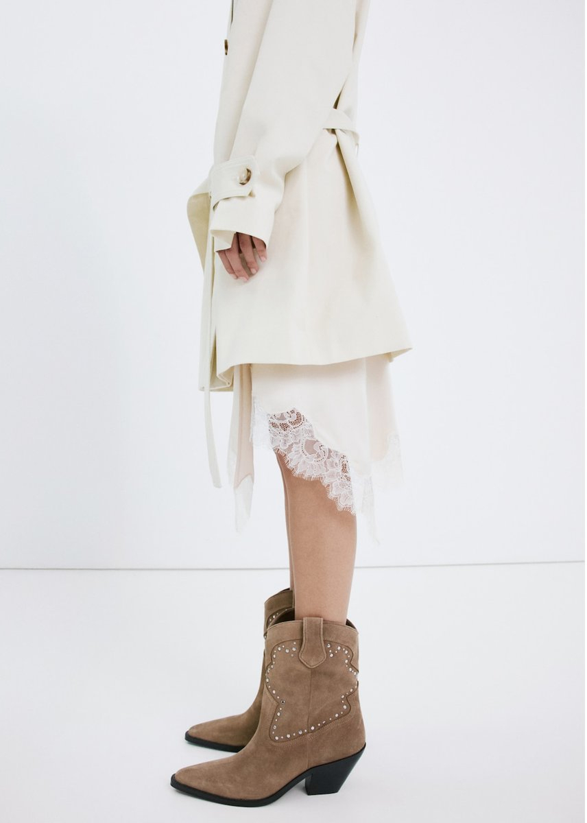 Bottines western suède Mango avec clous décoratifs et robe dentelle
