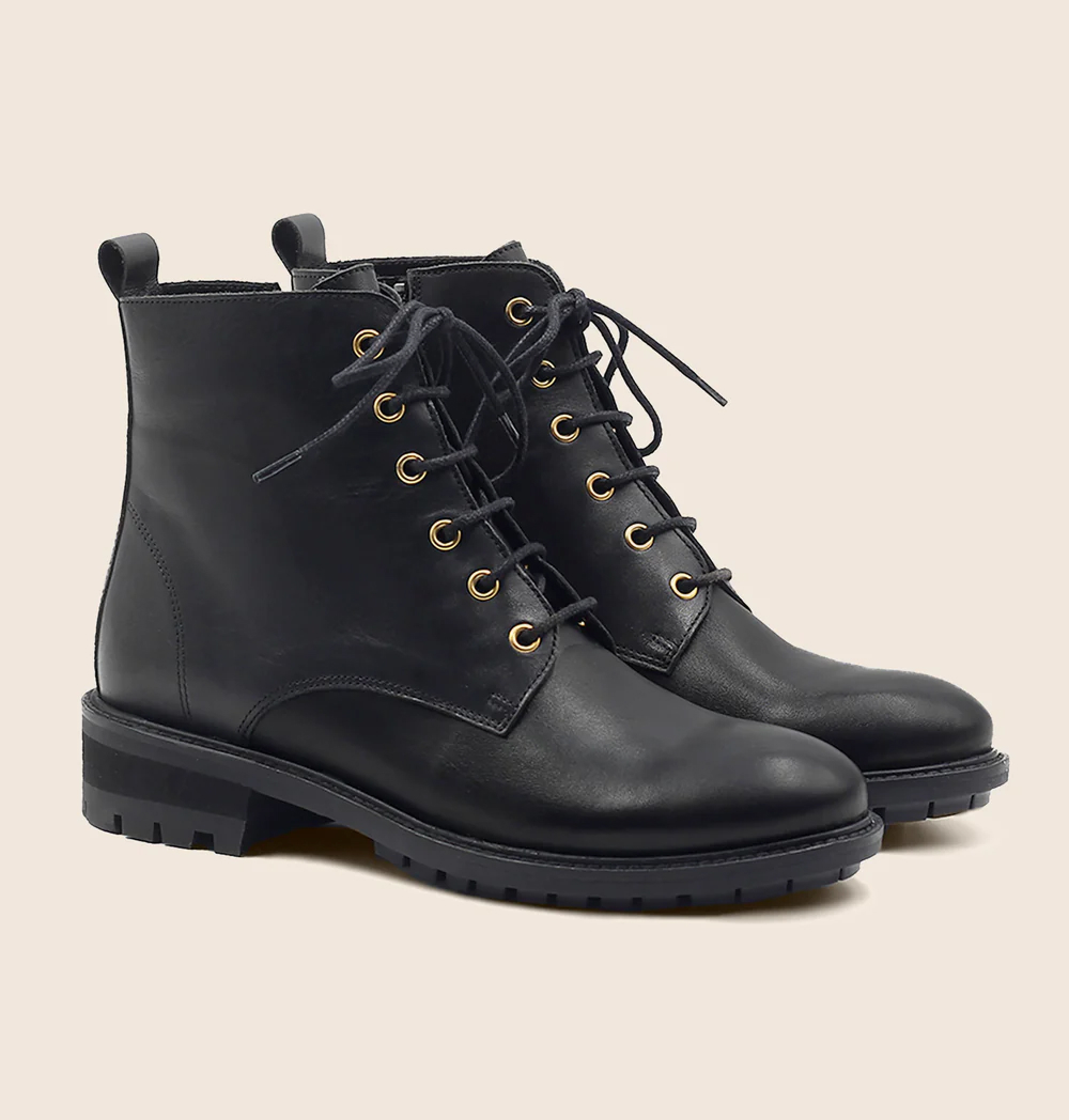 Bottines noires montantes à lacets, cuir lisse, forme worker