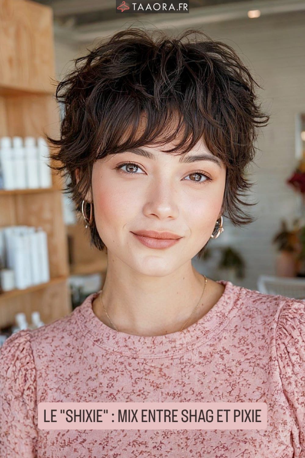 Shixie coupe courte femme - mix shag et pixie avec frange légère sur cheveux bruns
