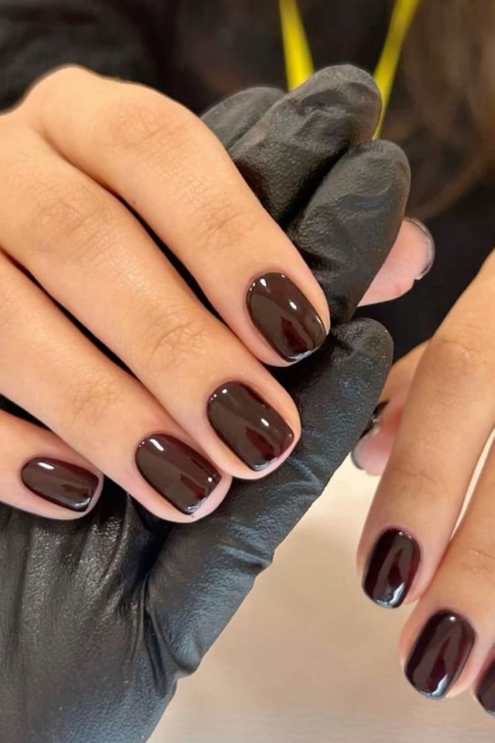 Vernis brun espresso froid teinte chocolat manucure automne hiver 2026/2027
