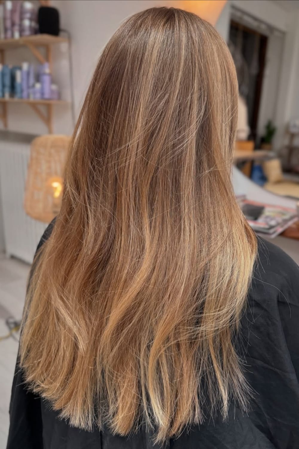 Balayage bronde blond foncé miel et caramel sur cheveux longs